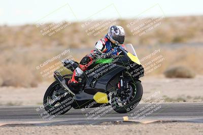 media/Nov-16-2025-Race Pace (Sun) [[8c5fa54630]]/Non Verified Riders (1st 20 Minutes)/5-Turn 15 (110pm)/